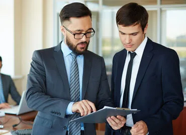 Provides expertise on legal matters and compliance. - 熊猫体育 APP